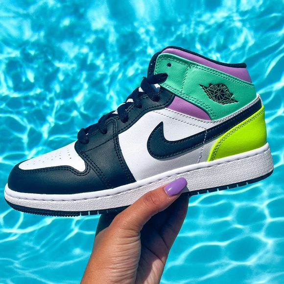 Jordan Shoes - Nike Jordan 1 Mid NWB